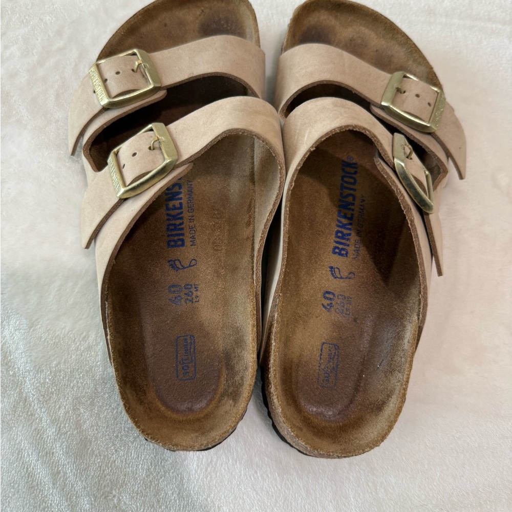 Birkenstock Tan Sandals with Gold Buckles - Picture 5 of 6